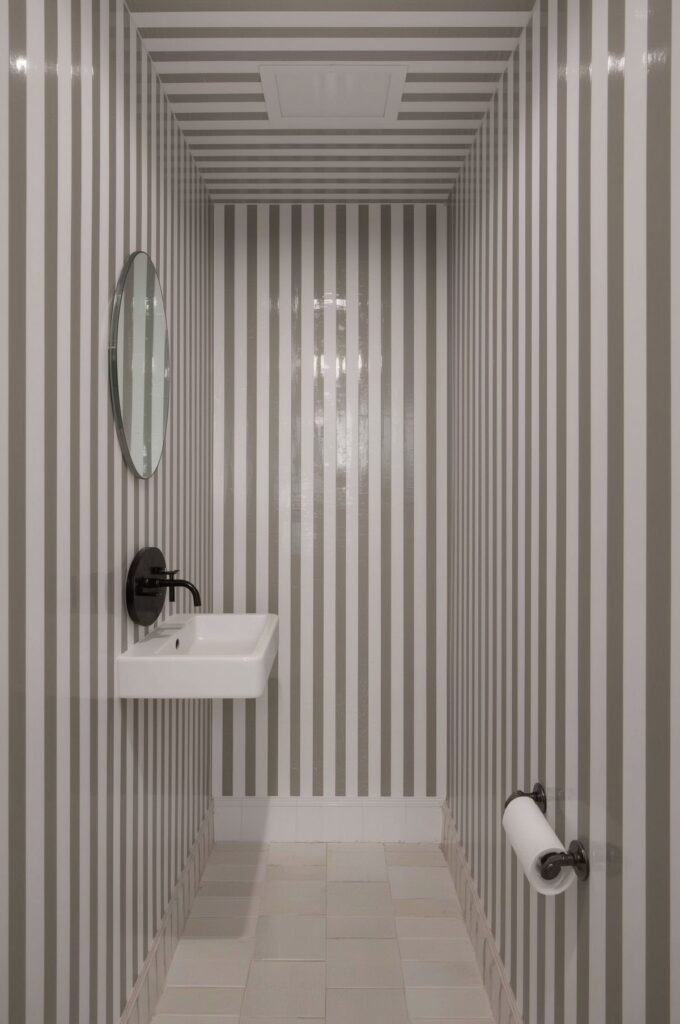 Narrow Tile Patterns to Elongate Space